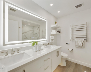 7161 E Rancho Vista Drive - Photo Thumbnail 16