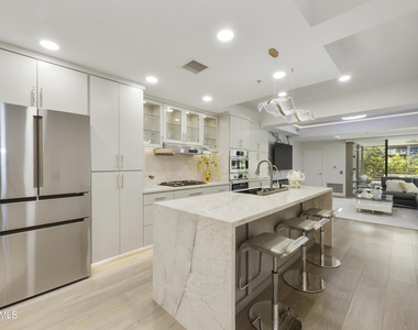 7161 E Rancho Vista Drive - Photo Thumbnail 4