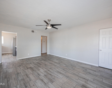 1503 E Harvard Street - Photo Thumbnail 3
