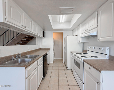 2625 W Ocotillo Road - Photo Thumbnail 3