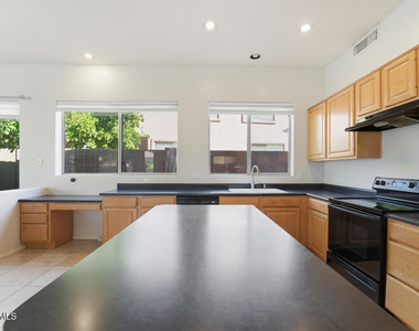 7180 W Trails Drive - Photo Thumbnail 14