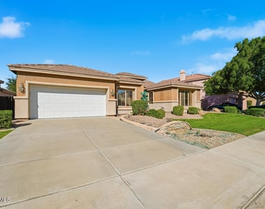 7180 W Trails Drive - Photo Thumbnail 2