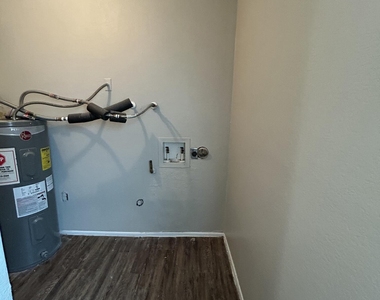 260 W 8th Avenue - Photo Thumbnail 6