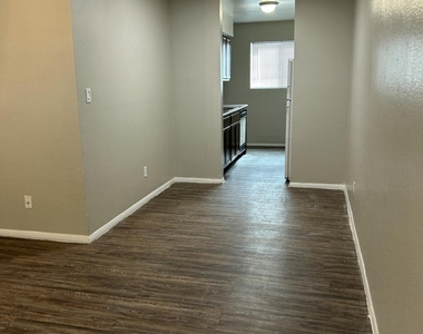 260 W 8th Avenue - Photo Thumbnail 3