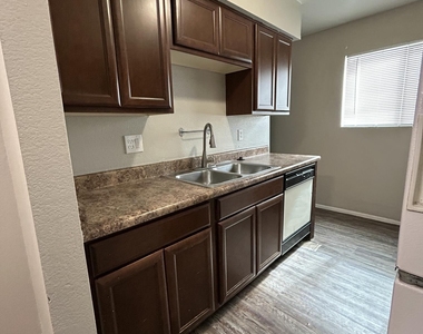 260 W 8th Avenue - Photo Thumbnail 4