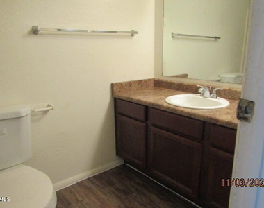 260 W 8th Avenue - Photo Thumbnail 9
