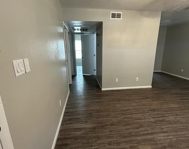 260 W 8th Avenue - Photo Thumbnail 2