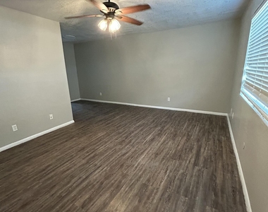 260 W 8th Avenue - Photo Thumbnail 1