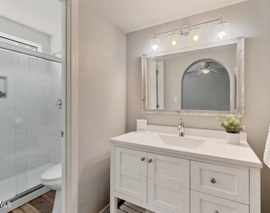 1025 E Highland Avenue - Photo Thumbnail 9