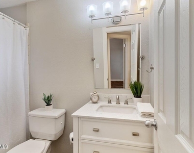 1025 E Highland Avenue - Photo Thumbnail 12