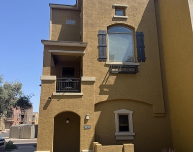 900 S 94th Street - Photo Thumbnail 1