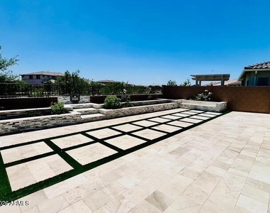 8513 W Rancho Drive - Photo Thumbnail 14