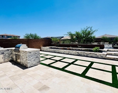 8513 W Rancho Drive - Photo Thumbnail 13