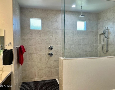 8513 W Rancho Drive - Photo Thumbnail 8