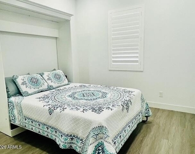 8513 W Rancho Drive - Photo Thumbnail 9