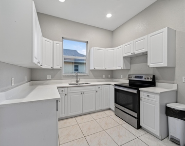 4059 Sw Kamsler Street - Photo Thumbnail 12