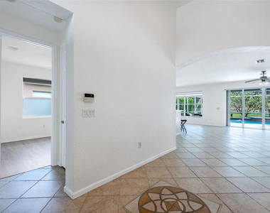116 Bella Vista Way - Photo Thumbnail 4