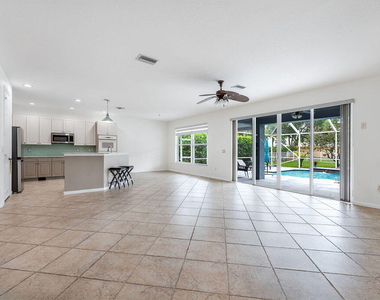 116 Bella Vista Way - Photo Thumbnail 6