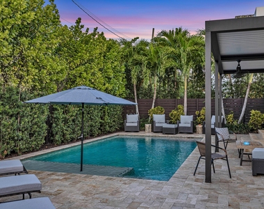 748 Ne 17th Way - Photo Thumbnail 7