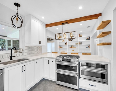 748 Ne 17th Way - Photo Thumbnail 16