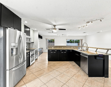 3310 Nw 90th Avenue - Photo Thumbnail 6
