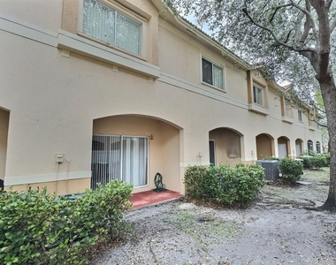 8833 S Isles Circle - Photo Thumbnail 20