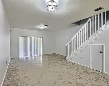 8833 S Isles Circle - Photo Thumbnail 9