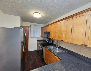 8441 Forest Hills Drive - Photo Thumbnail 4