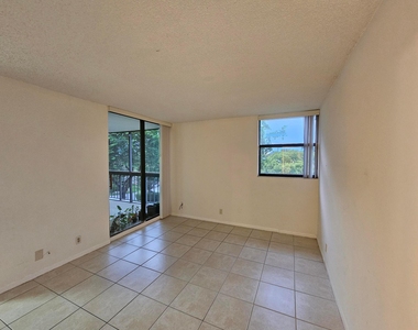 8441 Forest Hills Drive - Photo Thumbnail 7