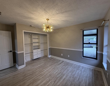 1017 Se Walters Terrace - Photo Thumbnail 9
