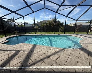 1017 Se Walters Terrace - Photo Thumbnail 21