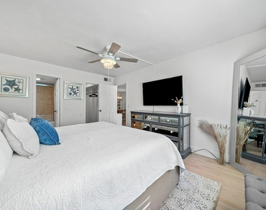 621 E Woolbright Road - Photo Thumbnail 12