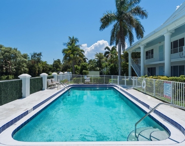 4529 Ne 21st Avenue - Photo Thumbnail 1