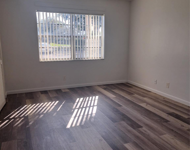 4164 Nw 90th Avenue - Photo Thumbnail 4