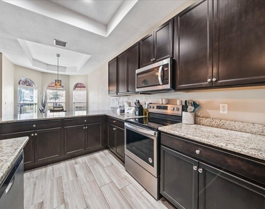 340 Palm Breezes Drive - Photo Thumbnail 6