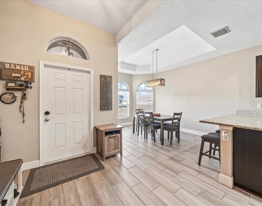 340 Palm Breezes Drive - Photo Thumbnail 5