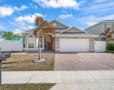 340 Palm Breezes Drive - Photo Thumbnail 1