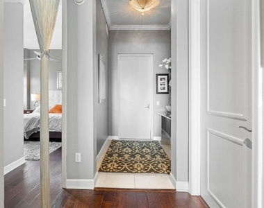 2640 Lake Shore Drive - Photo Thumbnail 4