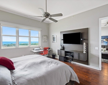 2640 Lake Shore Drive - Photo Thumbnail 14