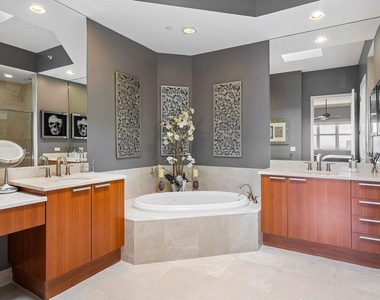 2640 Lake Shore Drive - Photo Thumbnail 18