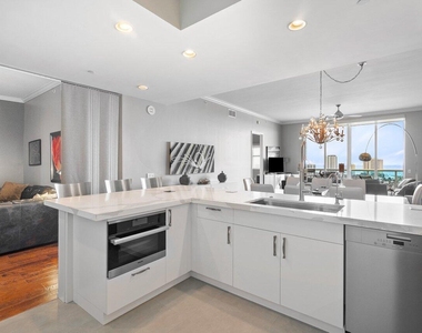 2640 Lake Shore Drive - Photo Thumbnail 9