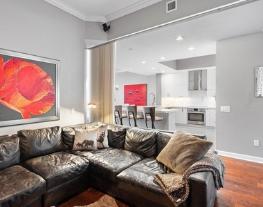 2640 Lake Shore Drive - Photo Thumbnail 7