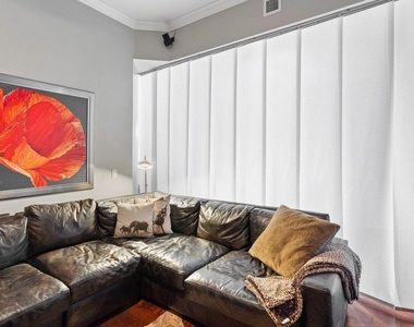 2640 Lake Shore Drive - Photo Thumbnail 8