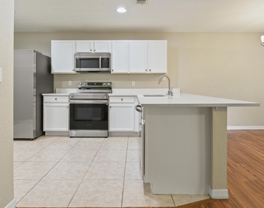 2205 Sw Marshfield Court - Photo Thumbnail 15