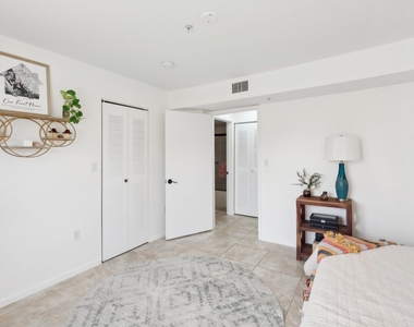 300 Scotia Drive - Photo Thumbnail 12