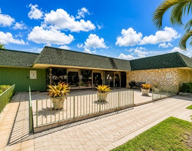 4147 Nw 90th Avenue - Photo Thumbnail 2