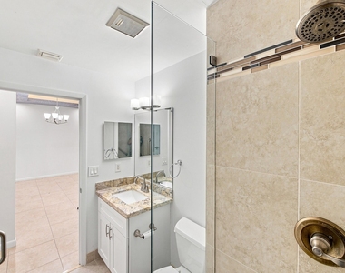 7508 La Paz Boulevard - Photo Thumbnail 14