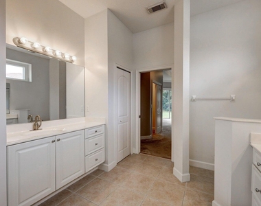 833 Sw Vineland Court - Photo Thumbnail 16