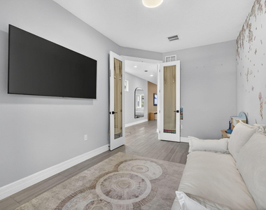 12534 Triumph Lane - Photo Thumbnail 5