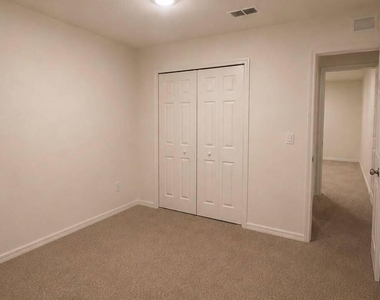 902 Sw Mccracken Avenue - Photo Thumbnail 4